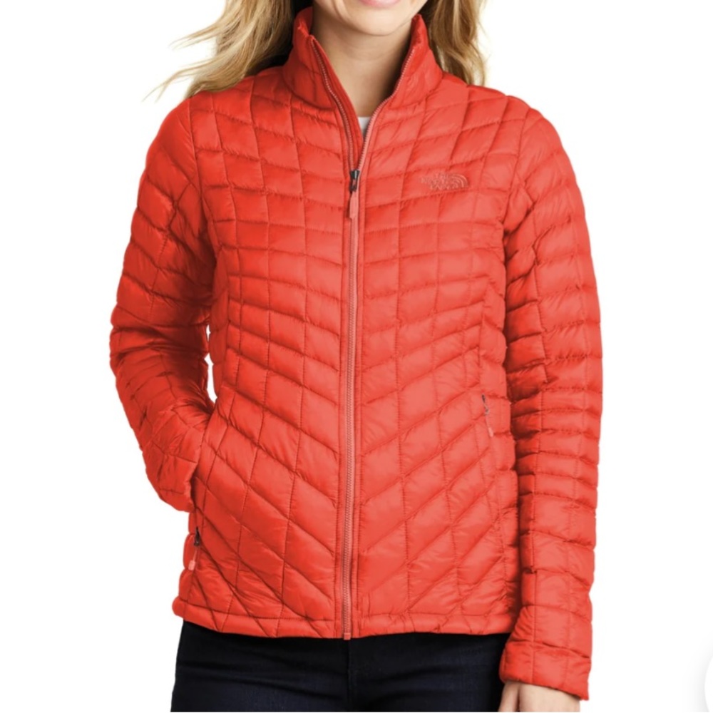 THE NORTH FACE Thermoball Jacket in Red